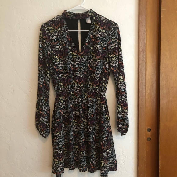 Divided Flower Pattern Dress - Picture 4 of 5